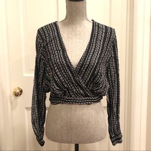 NWT Woven Printed Wrap Front Top w/ Open Sleeves